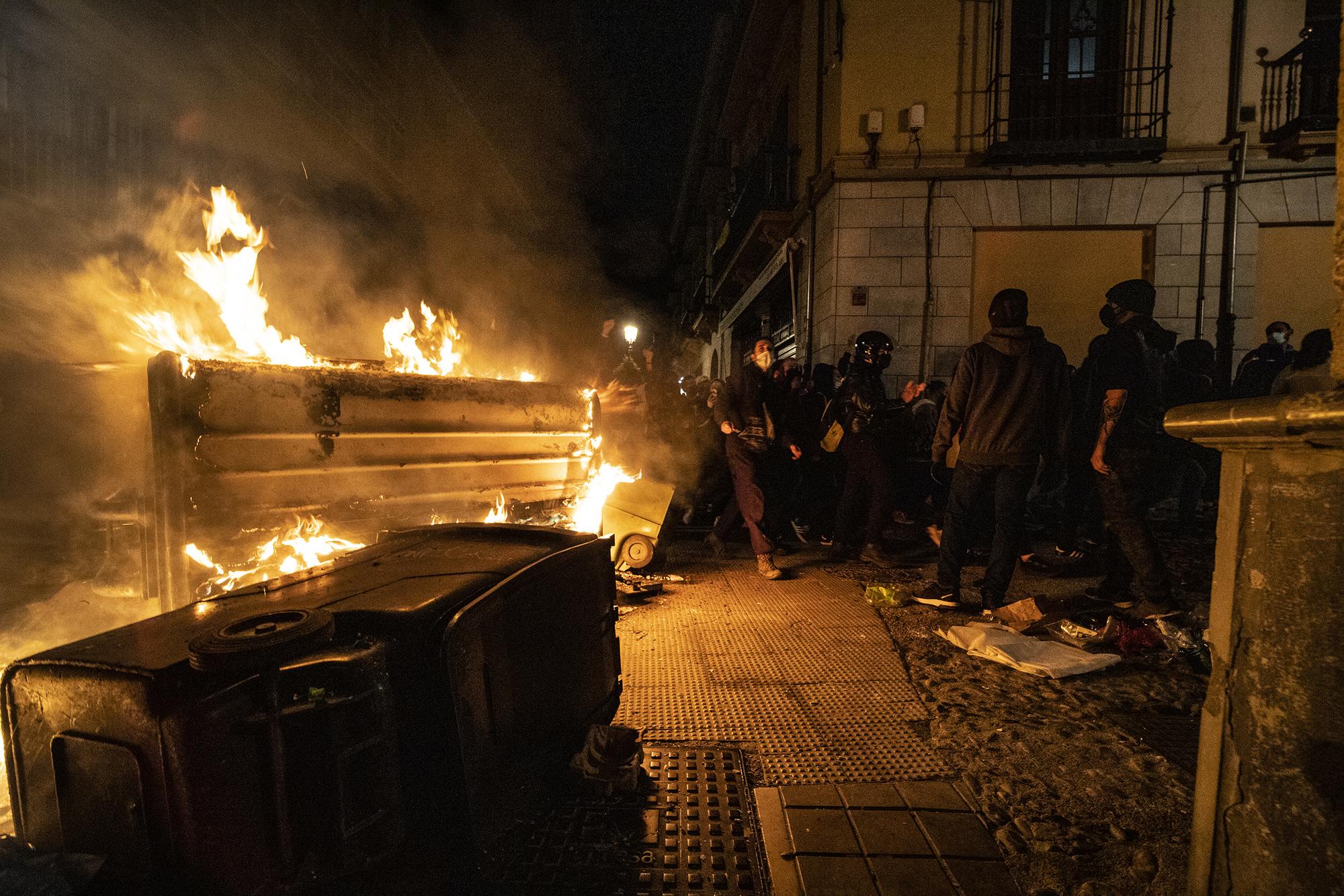 Barricadas en la manifestación de Granada por la encarcelamiento de Pablo Hasél - 7